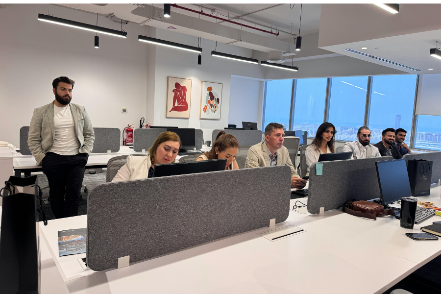 desk coworking Dubai vs hot desk